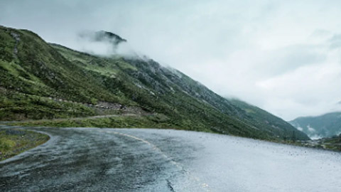 南方多地强降雨持续 未来三天部分地区有大暴雨