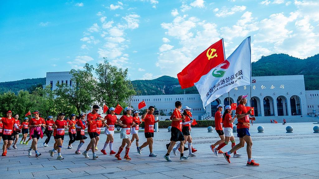 台青贵州铜仁观龙舟赛：同舟共渡两岸情