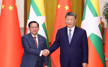 李强出席2026年夏季达沃斯论坛工商界代表座谈会